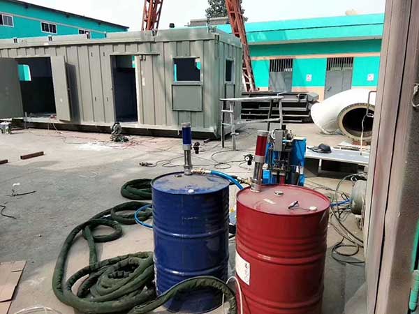 湖南耀世发泡设备集装箱移动房保温施工(图3) 集装箱移动房耀世发泡施工