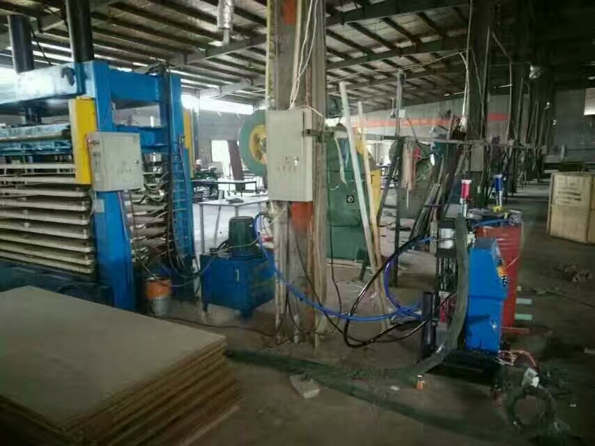 Q2600-D-耀世门板发泡设备