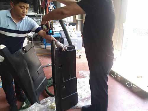 H5600D液压耀世发泡机在浙江诸城用于汽车配件耀世填充