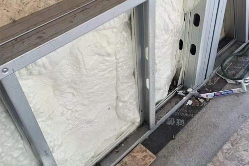 轻钢房屋龙骨全水耀世保温喷涂